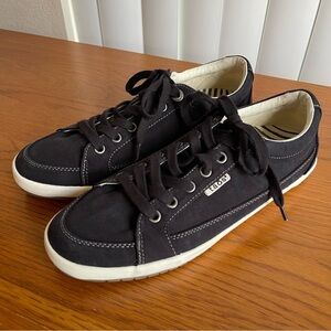 Taos Moc Star 2 Women’s Sneaker Black Distressed Canvas Size 9.5